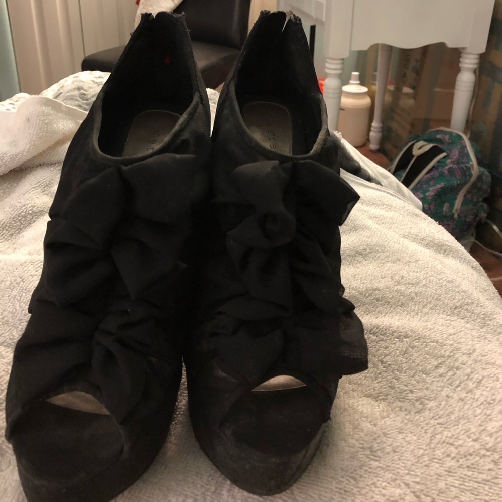 metaphor heels